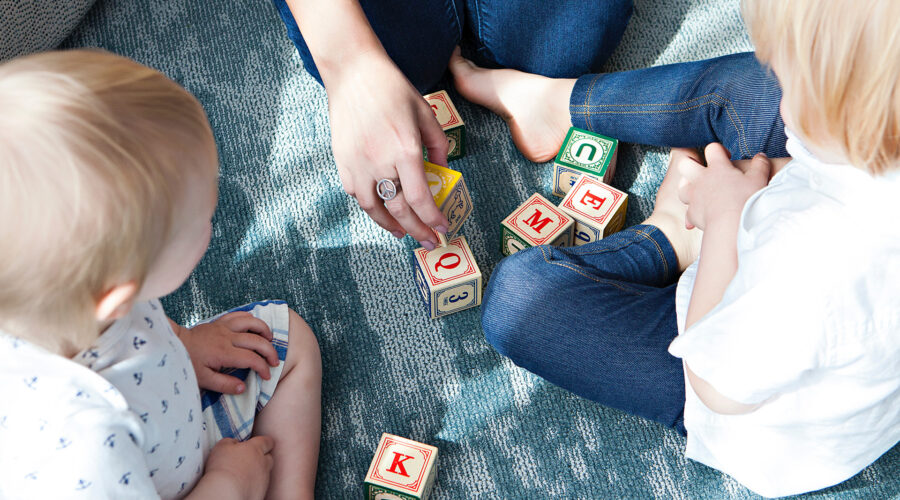 kids playing blocks