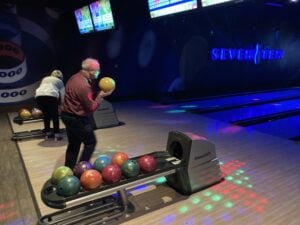 Steve Henry prepares to bowl
