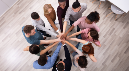 residential cooperation people in residential/inpatient therapy support each other