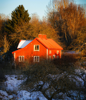 A cozy group home house in the woods where people can recover